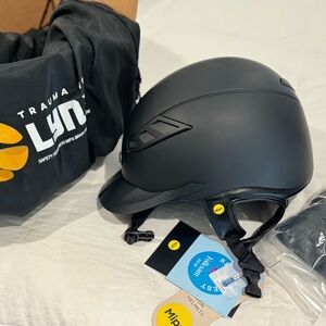 NWT Trauma Void Lynx Black MIPS Equestrian Riding Helmet - size medium